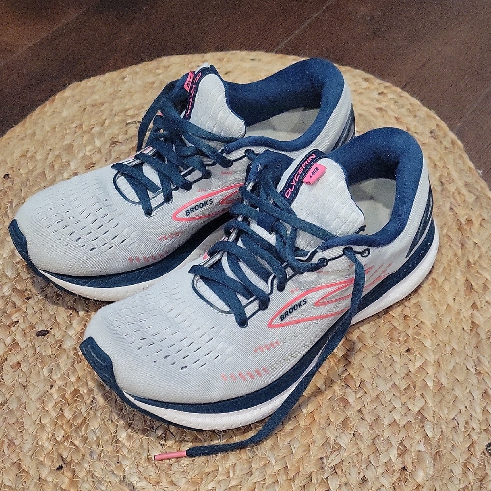 Brooks Women's Athletic Shoes - Gray with Pink Accents